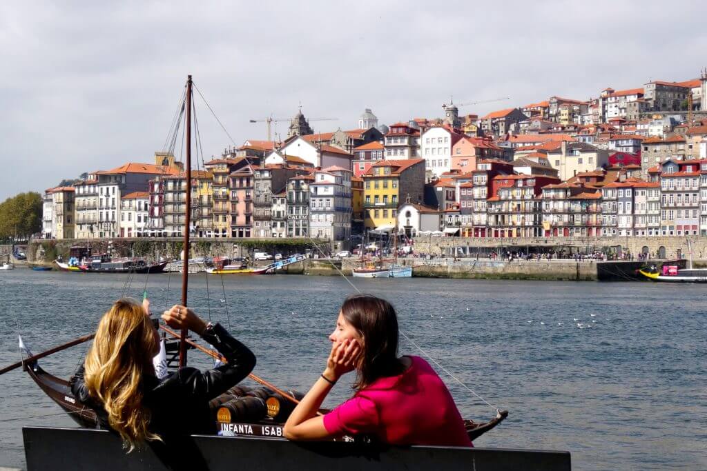 Jahresrückblick Reiseblog Groovy Planet, Porto-Impressionen am Ufer des Douro mit Blick auf Liberia, die historische Altstadt