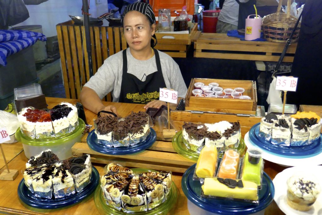 Indy Market in Phuket. Hier gibt es Kuchen und Torte.